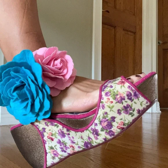 Irregular Choice Floral and Polka Dot Women's Wedge Sandal, size US 9 - Picture 3 of 15